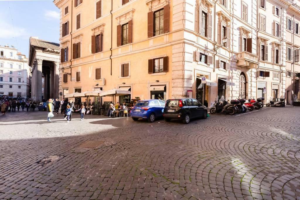 Luxurious Loft Facing The Pantheon Hébergement de vacances Rome